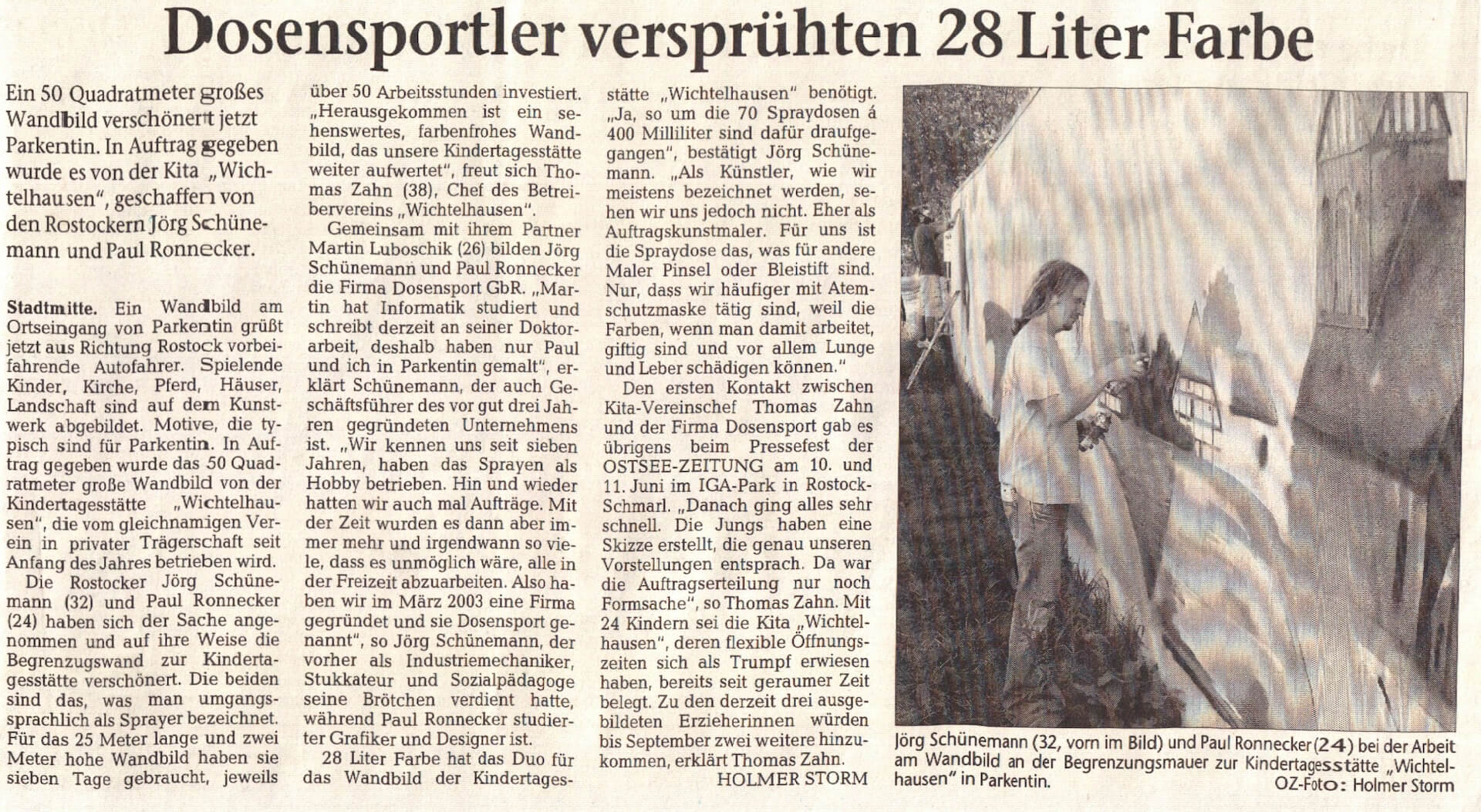 Bericht über das Projekt, bei dem Dosensportler 28 Liter Farbe versprühten. Zeitungsartikel über ein Graffiti-Projekt in Rostock, bei dem die Künstler von Dosensport eine große Menge Farbe für ein Wandbild nutzten.